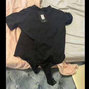black bodysuit short sleeve